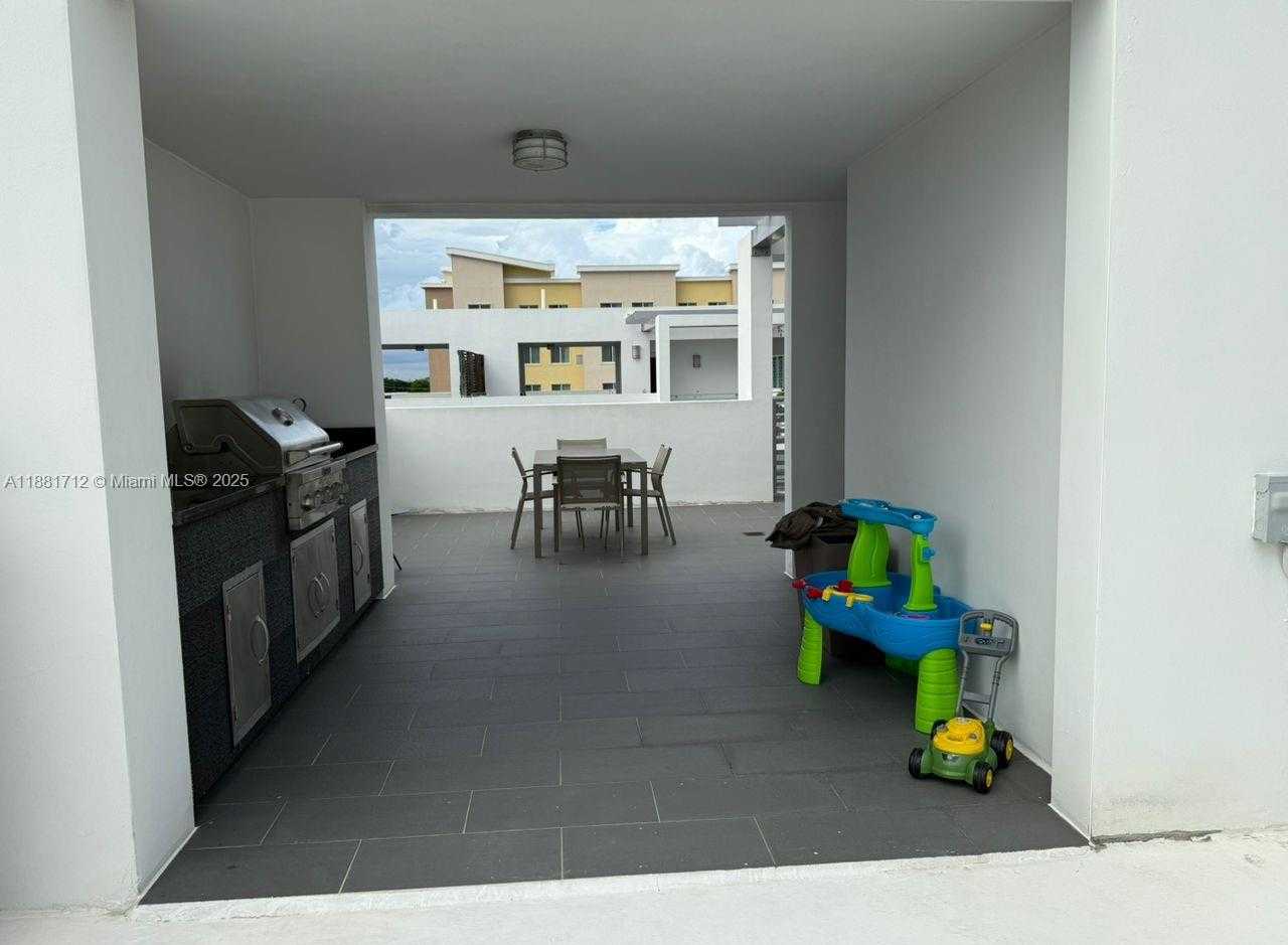 Small Image of 9165 NORTH WEST 33RD ST, Doral Number 20