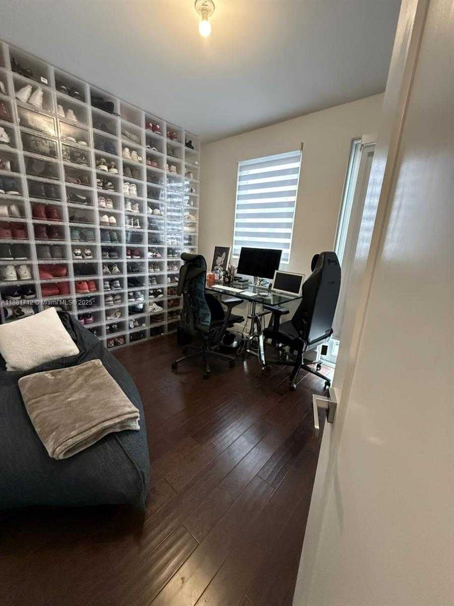 Small Image of 9165 NORTH WEST 33RD ST, Doral Number 39