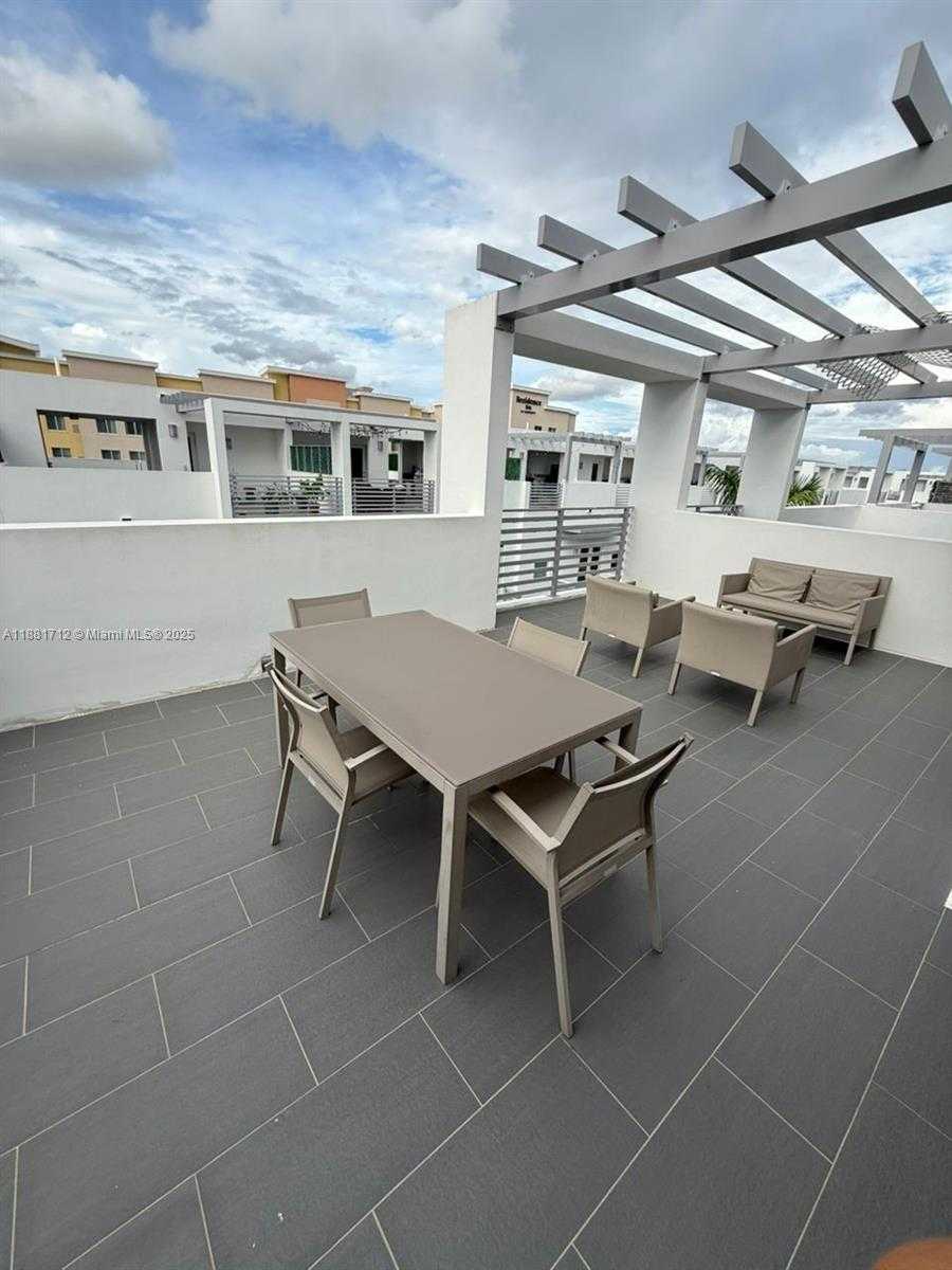 Small Image of 9165 NORTH WEST 33RD ST, Doral Number 41