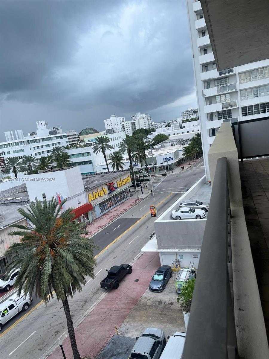 Small Image of 1621 COLLINS AVE #701, Miami Beach Number 5