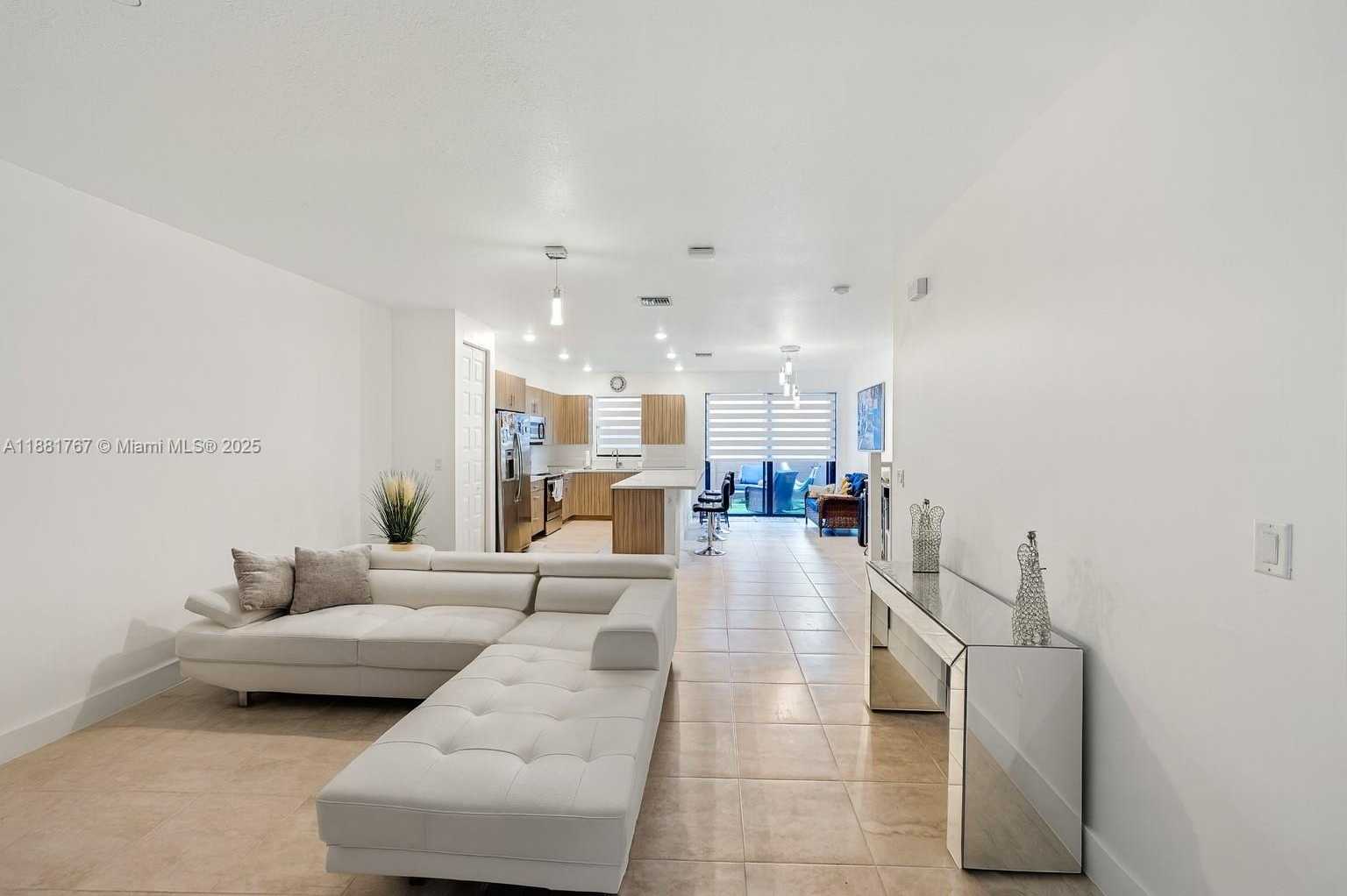 Small Image of 15809 NORTH WEST 91ST CT, Miami Lakes Number 5