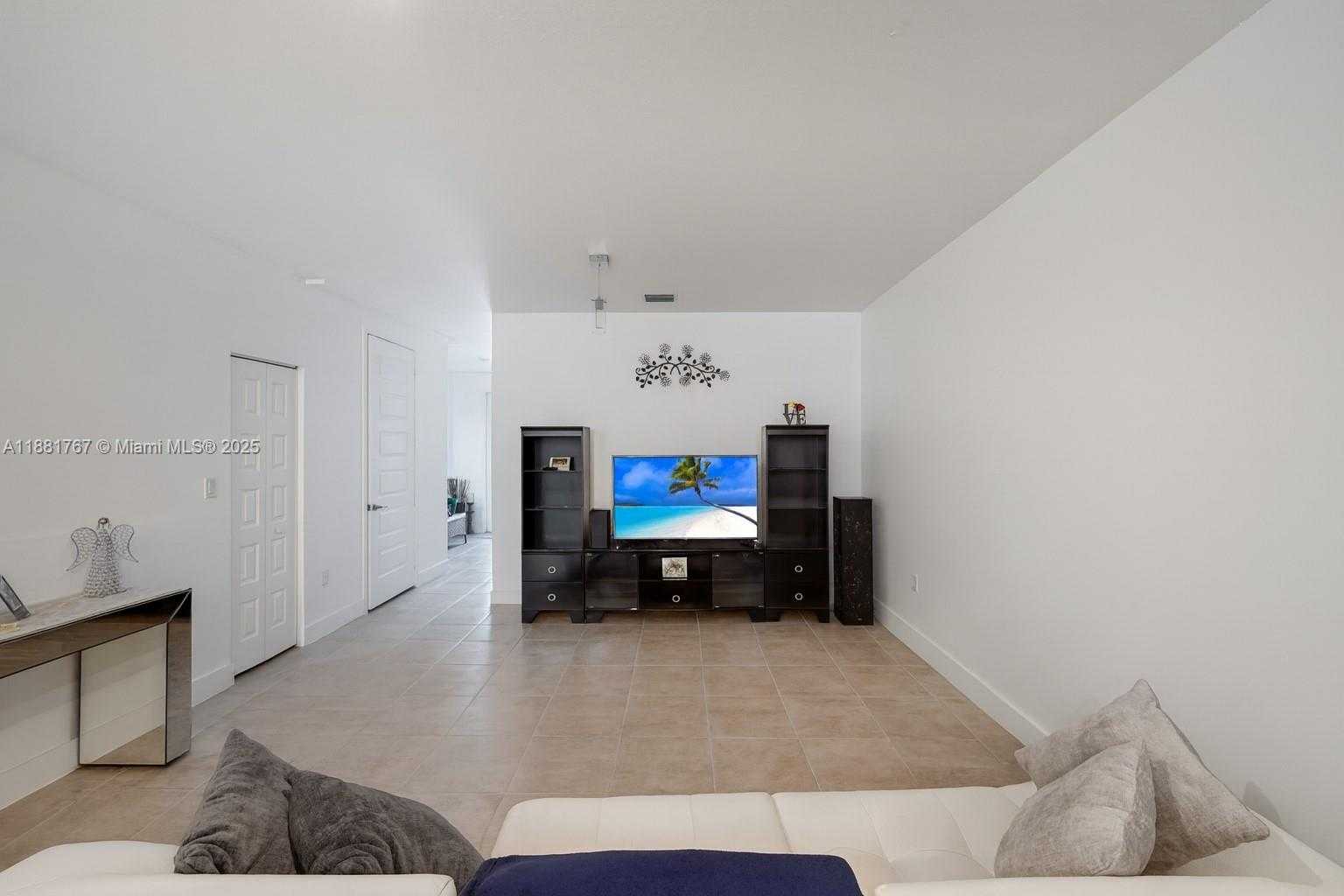 Small Image of 15809 NORTH WEST 91ST CT, Miami Lakes Number 6