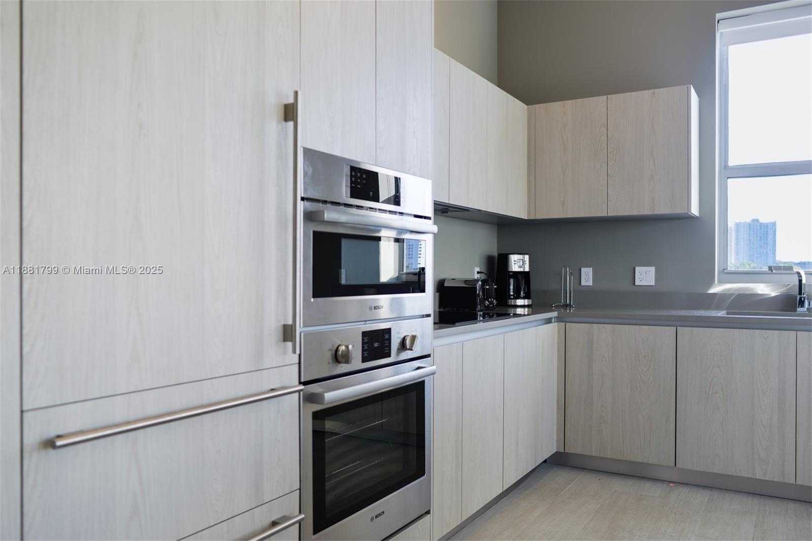 Small Image of 4010 SOUTH OCEAN DR #R302, Hollywood Number 9