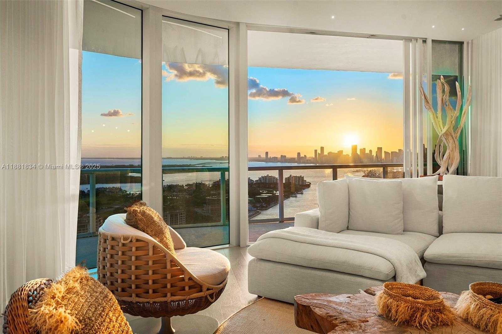 Small Image of 100 SOUTH POINTE DR #3803, Miami Beach Number 21