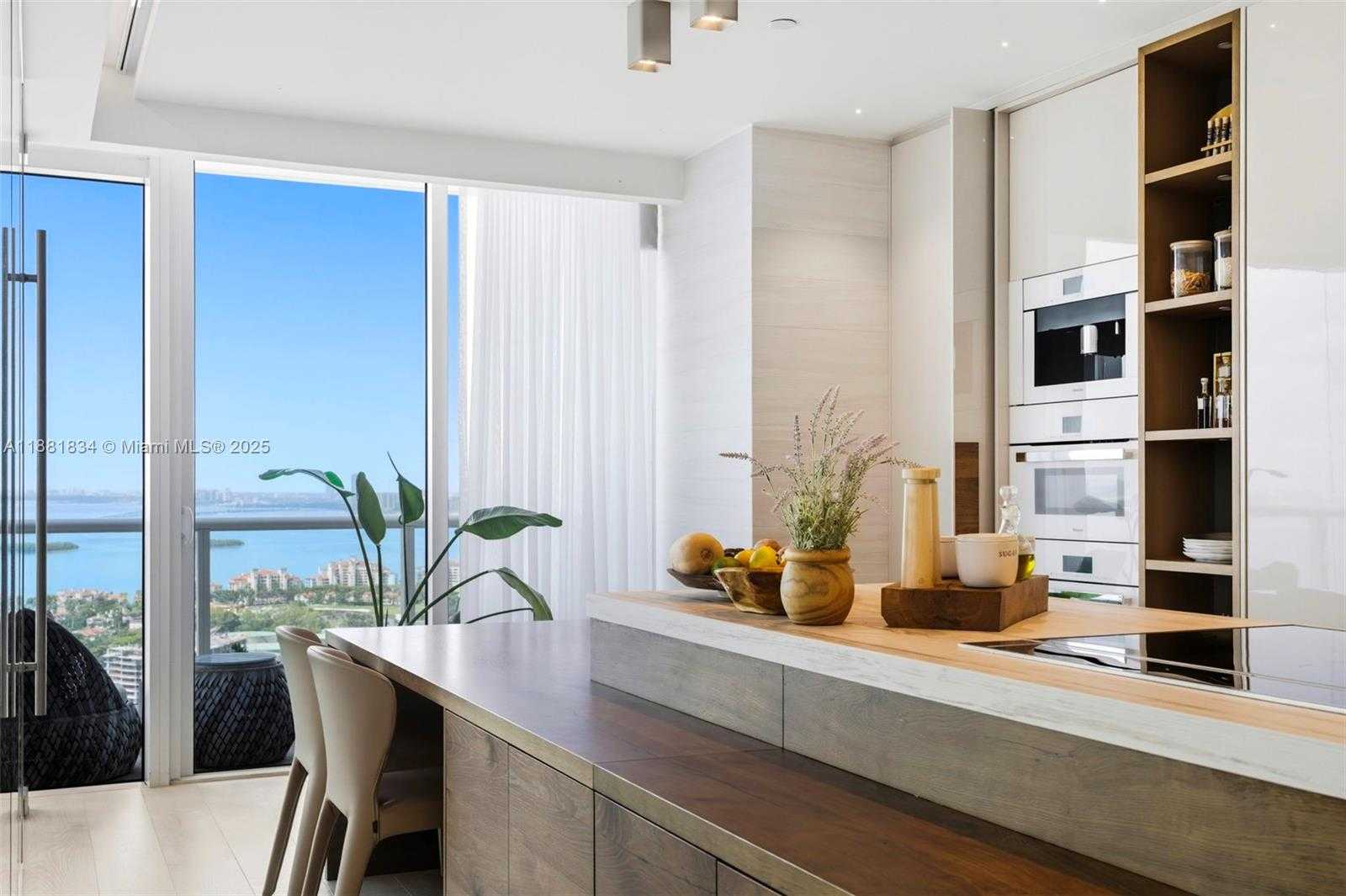 Small Image of 100 SOUTH POINTE DR #3803, Miami Beach Number 23