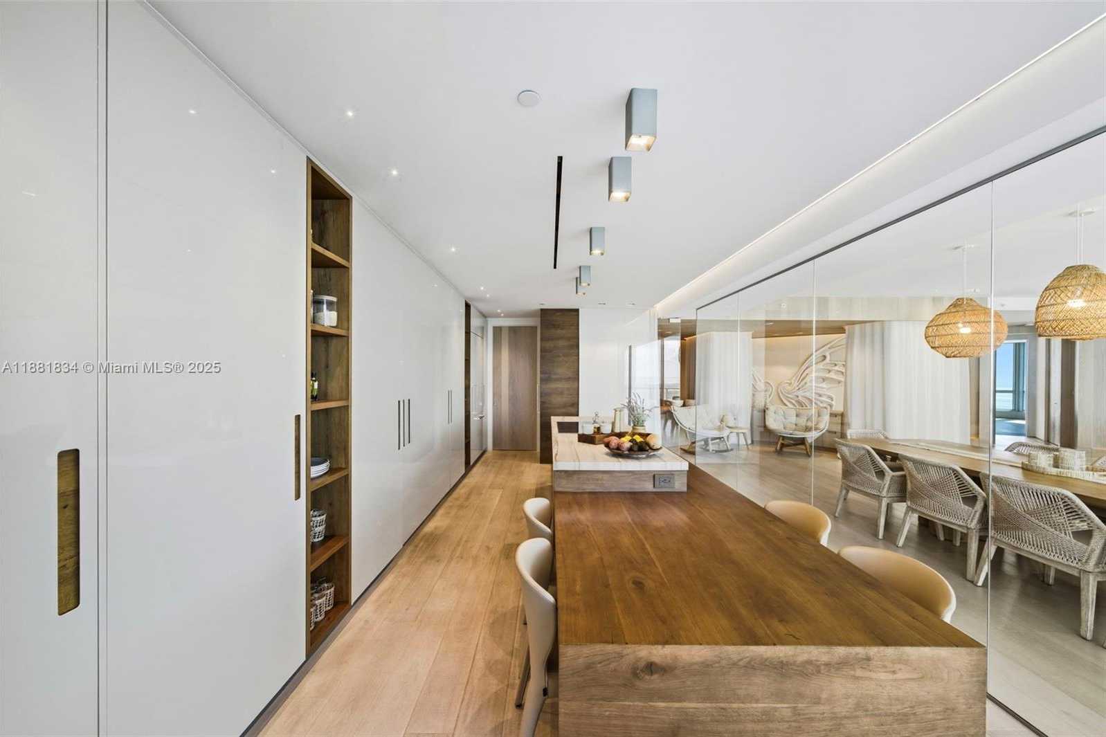Small Image of 100 SOUTH POINTE DR #3803, Miami Beach Number 24