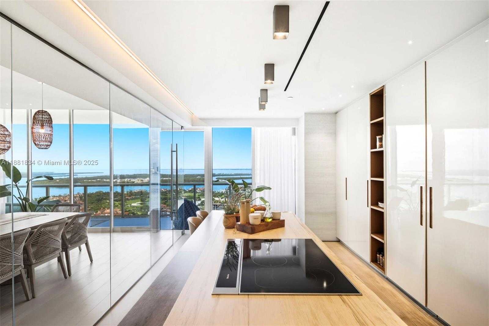 Small Image of 100 SOUTH POINTE DR #3803, Miami Beach Number 25