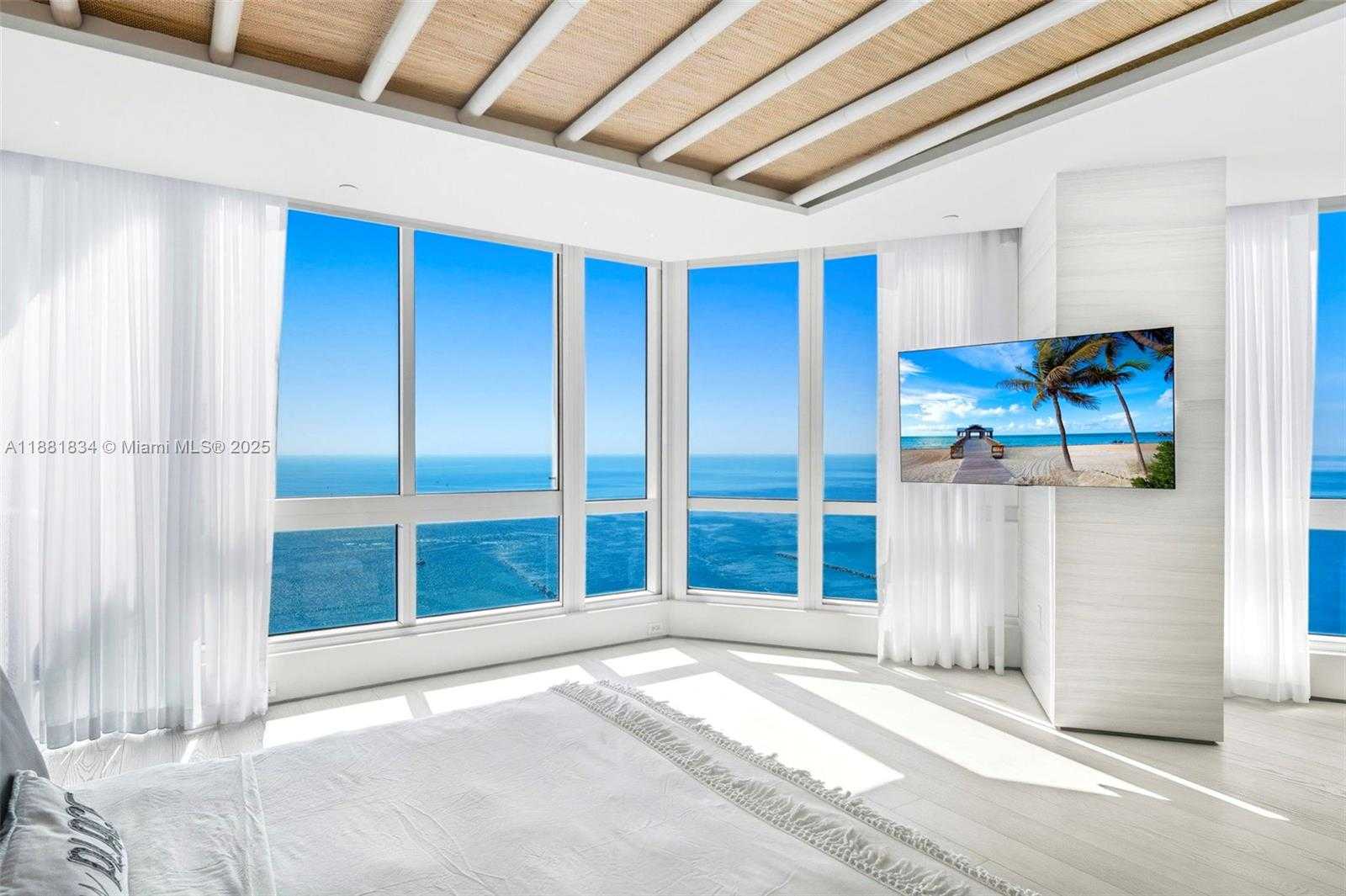 Small Image of 100 SOUTH POINTE DR #3803, Miami Beach Number 32