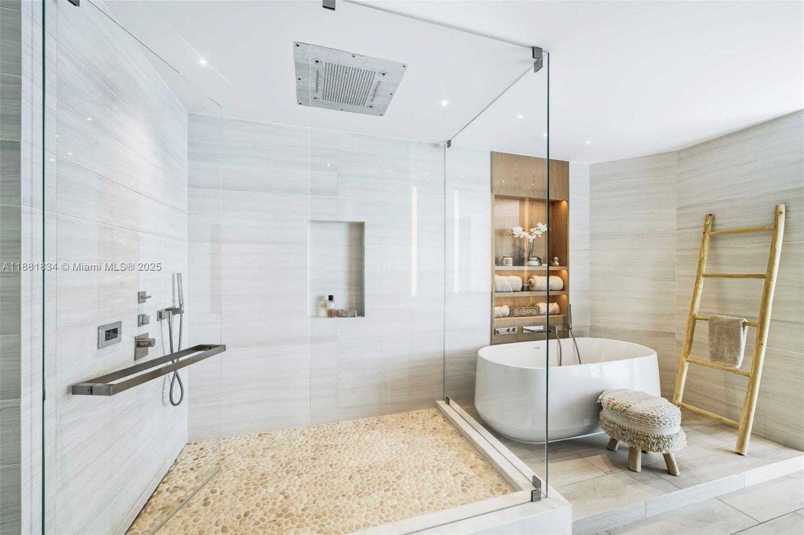 Small Image of 100 SOUTH POINTE DR #3803, Miami Beach Number 37