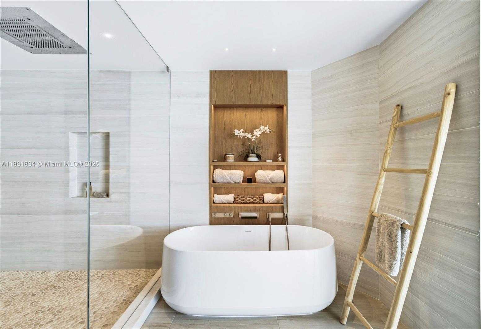 Small Image of 100 SOUTH POINTE DR #3803, Miami Beach Number 38