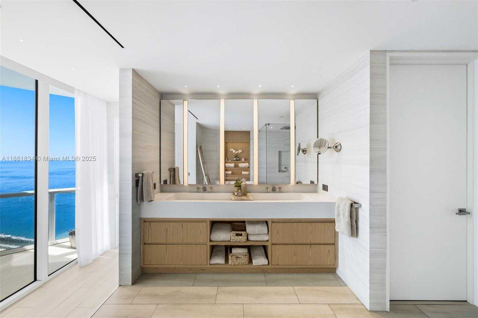 Small Image of 100 SOUTH POINTE DR #3803, Miami Beach Number 39