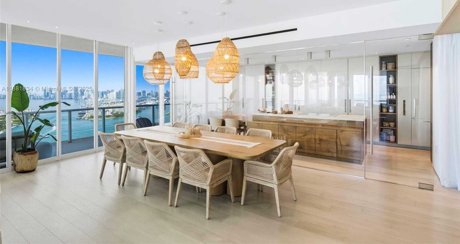 Small Image of 100 SOUTH POINTE DR #3803, Miami Beach Number 47