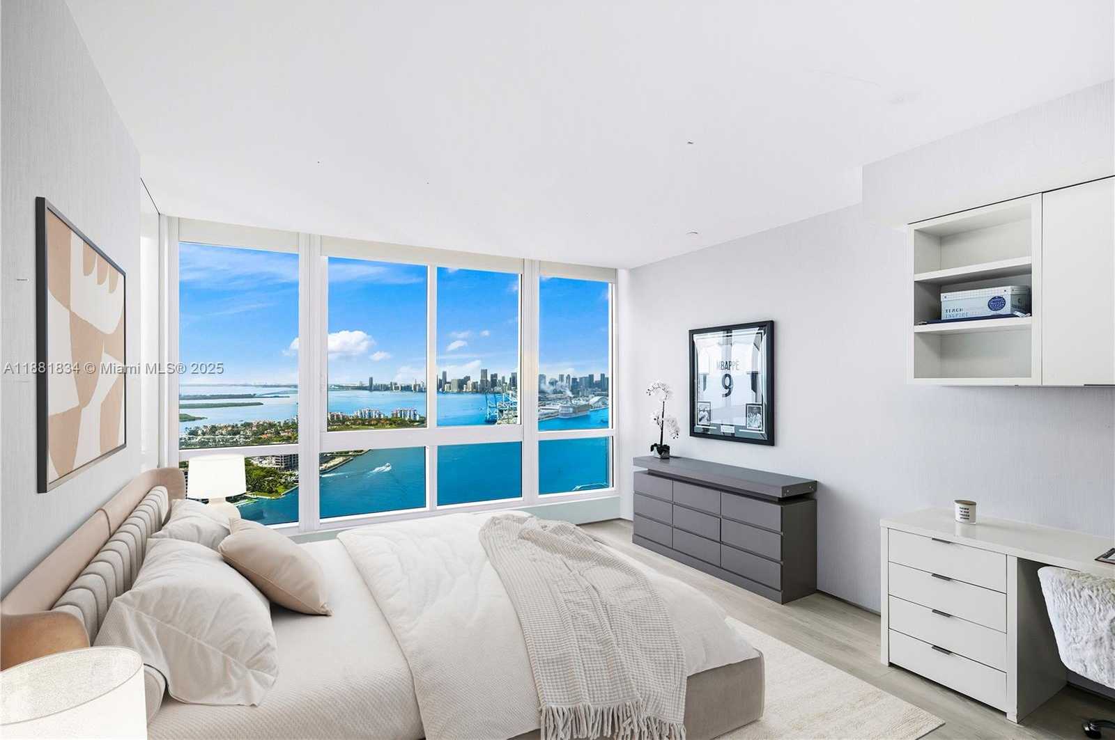 Small Image of 100 SOUTH POINTE DR #3803, Miami Beach Number 60