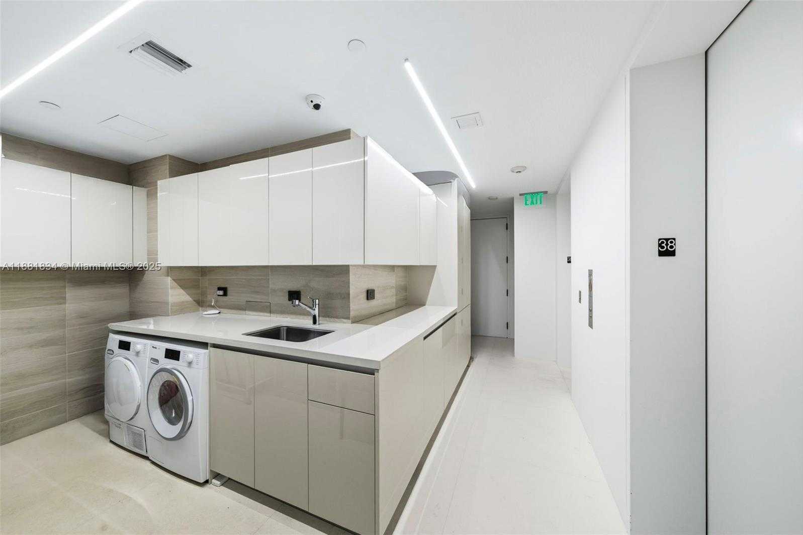 Small Image of 100 SOUTH POINTE DR #3803, Miami Beach Number 71