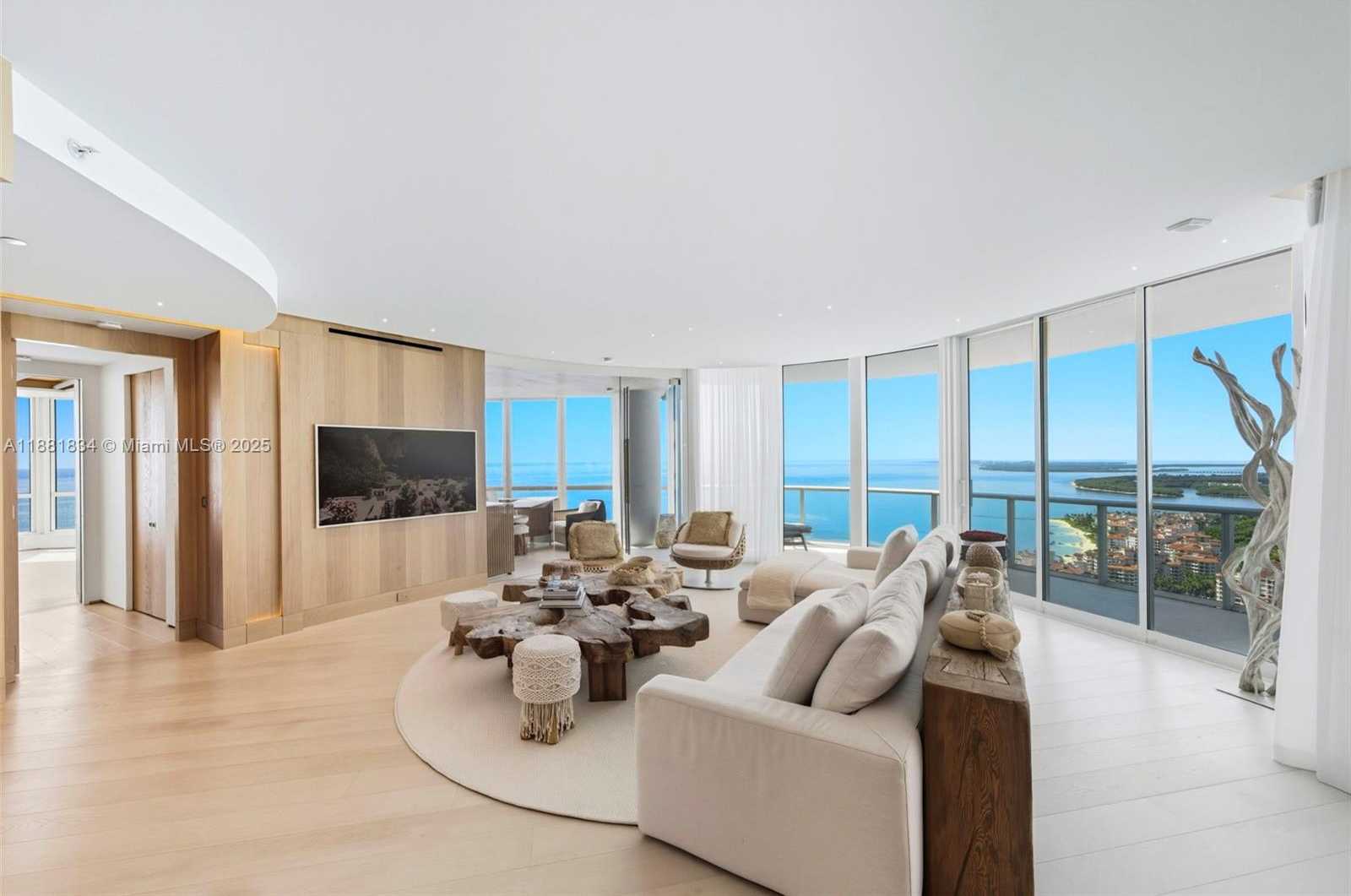 Small Image of 100 SOUTH POINTE DR #3803, Miami Beach Number 9