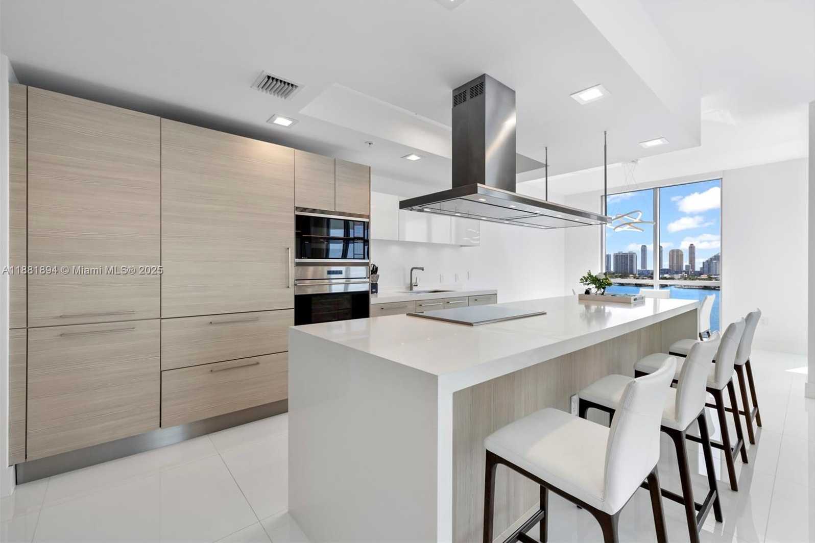 Small Image of 17111 BISCAYNE BLVD #1110, North Miami Beach Number 10