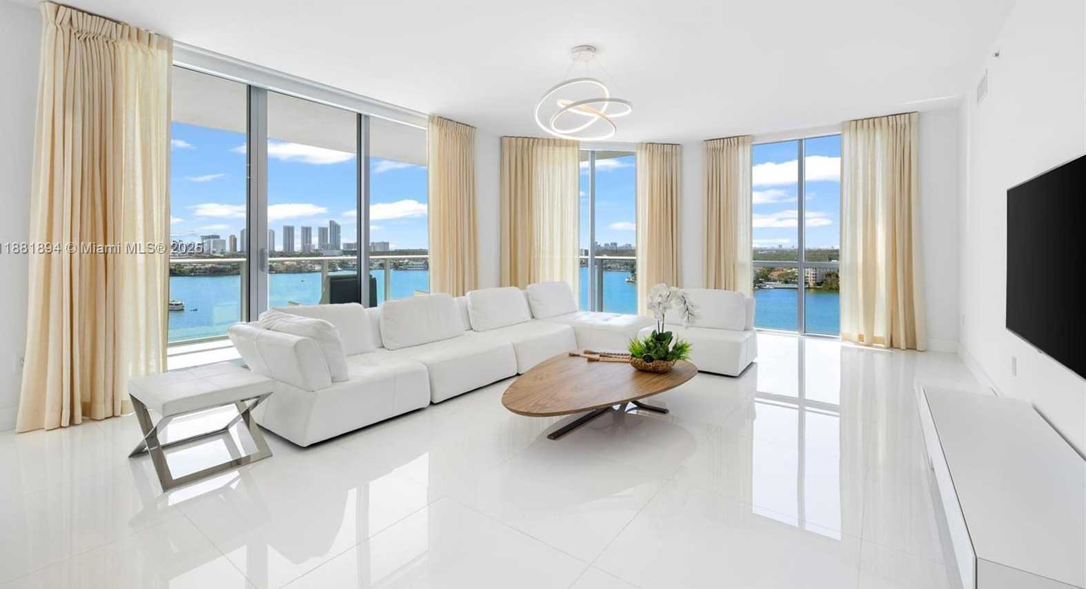 Small Image of 17111 BISCAYNE BLVD #1110, North Miami Beach Number 2