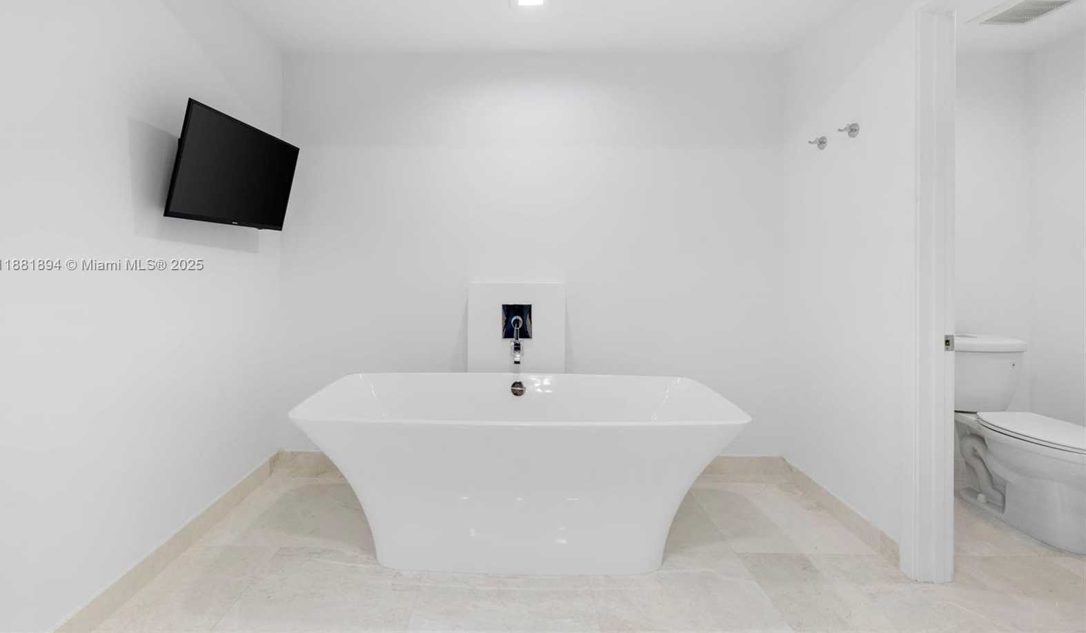 Small Image of 17111 BISCAYNE BLVD #1110, North Miami Beach Number 20
