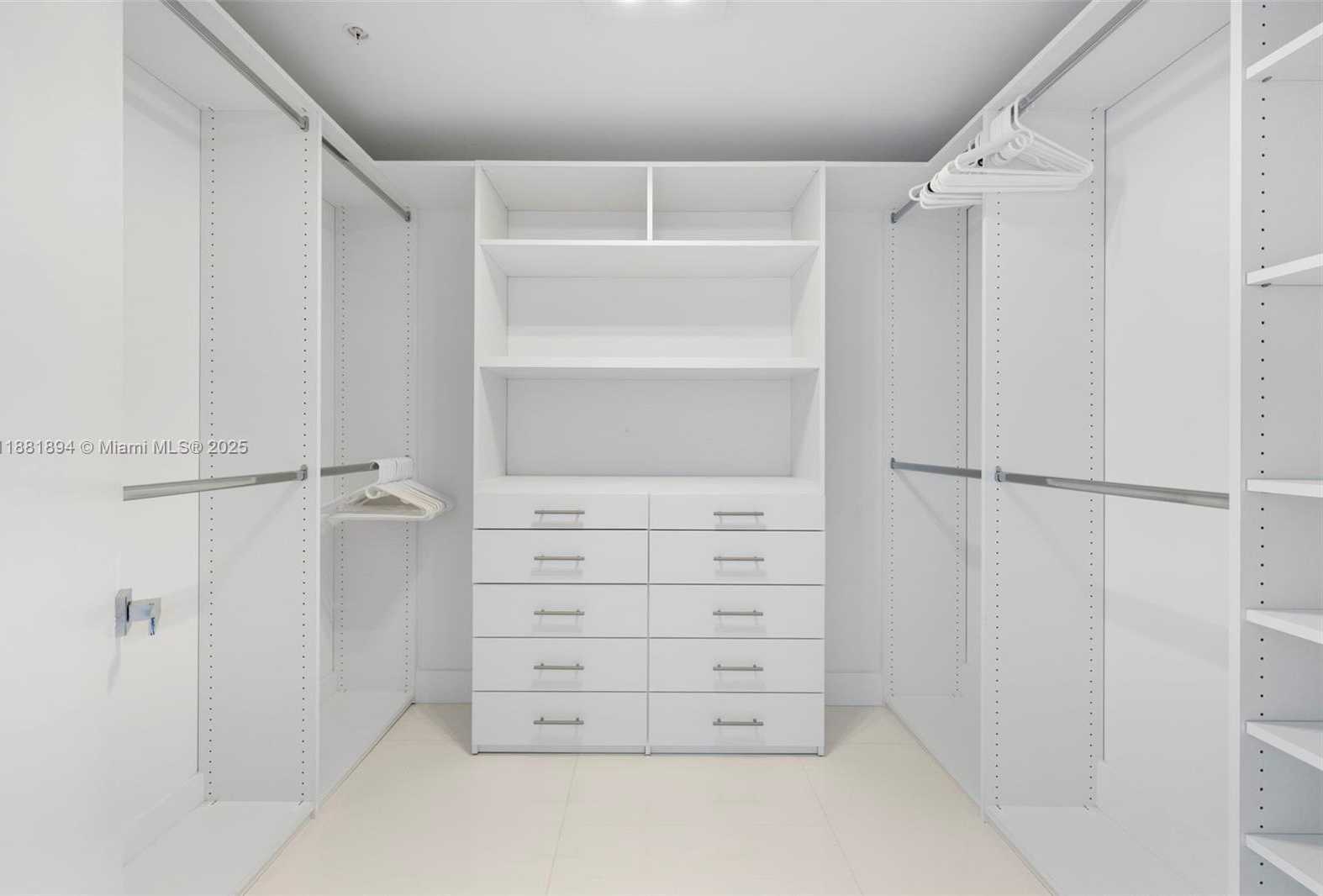Small Image of 17111 BISCAYNE BLVD #1110, North Miami Beach Number 21