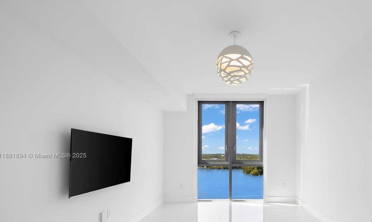 Small Image of 17111 BISCAYNE BLVD #1110, North Miami Beach Number 23