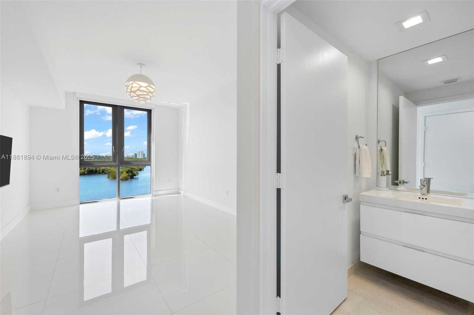Small Image of 17111 BISCAYNE BLVD #1110, North Miami Beach Number 24