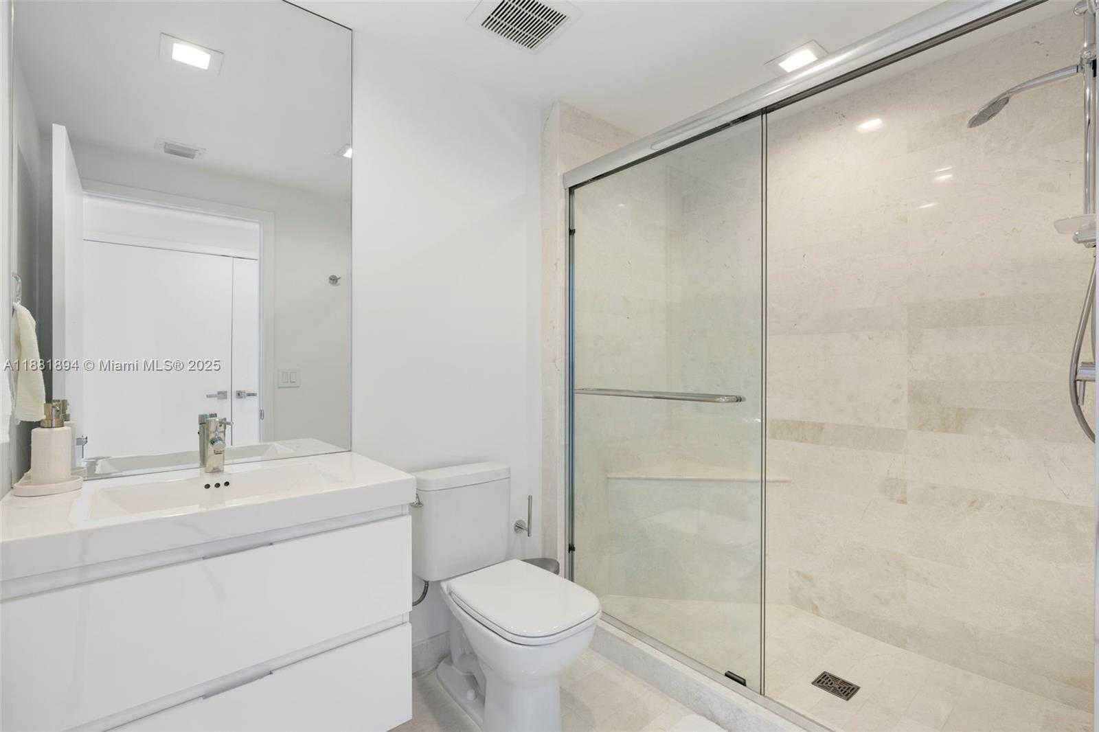 Small Image of 17111 BISCAYNE BLVD #1110, North Miami Beach Number 25