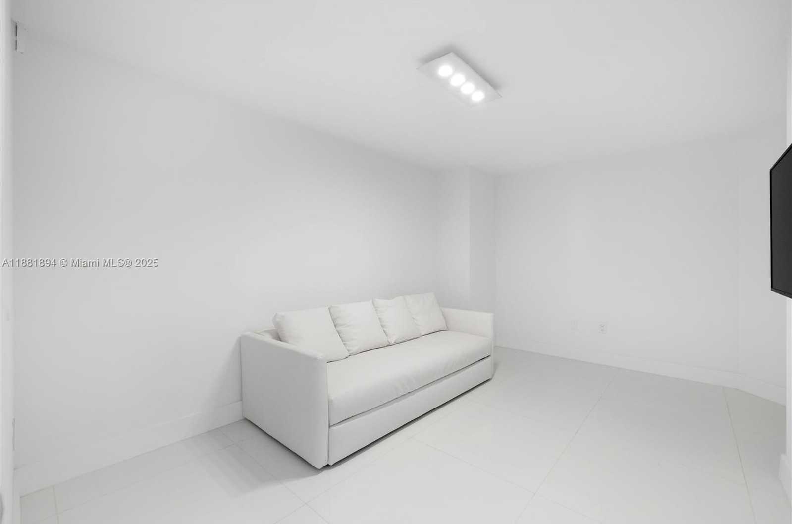 Small Image of 17111 BISCAYNE BLVD #1110, North Miami Beach Number 31
