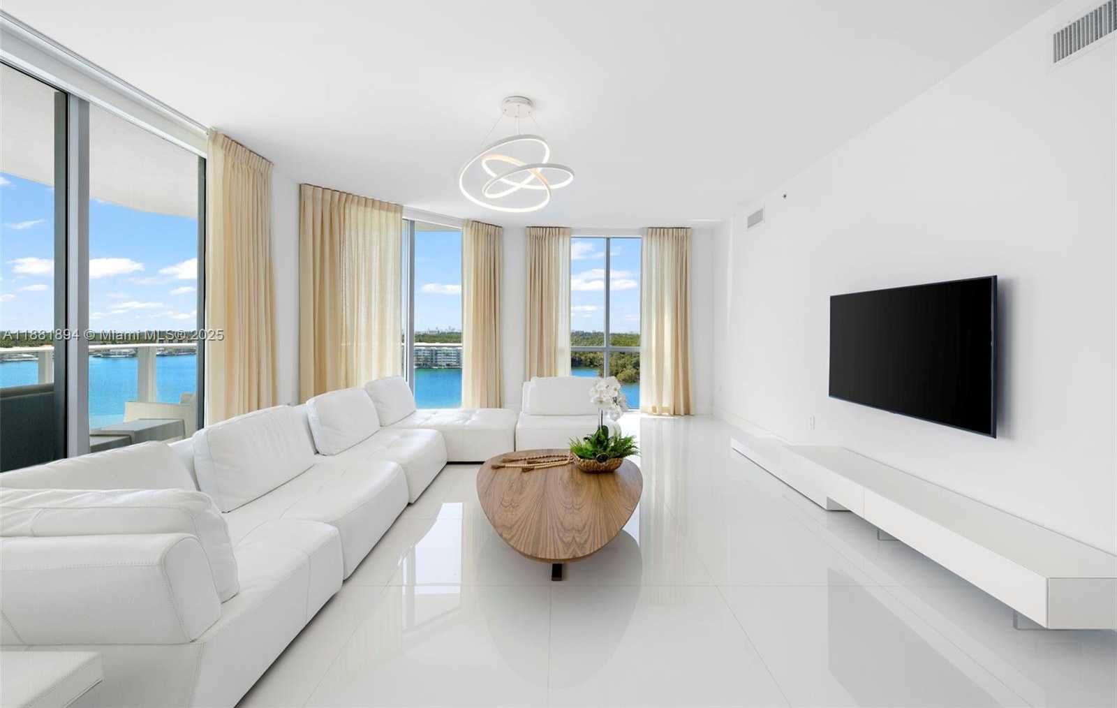 Small Image of 17111 BISCAYNE BLVD #1110, North Miami Beach Number 4
