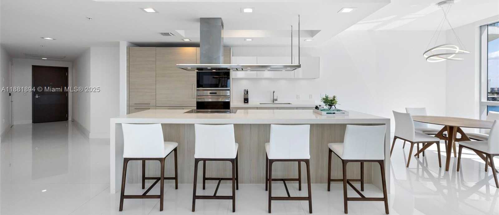 Small Image of 17111 BISCAYNE BLVD #1110, North Miami Beach Number 6