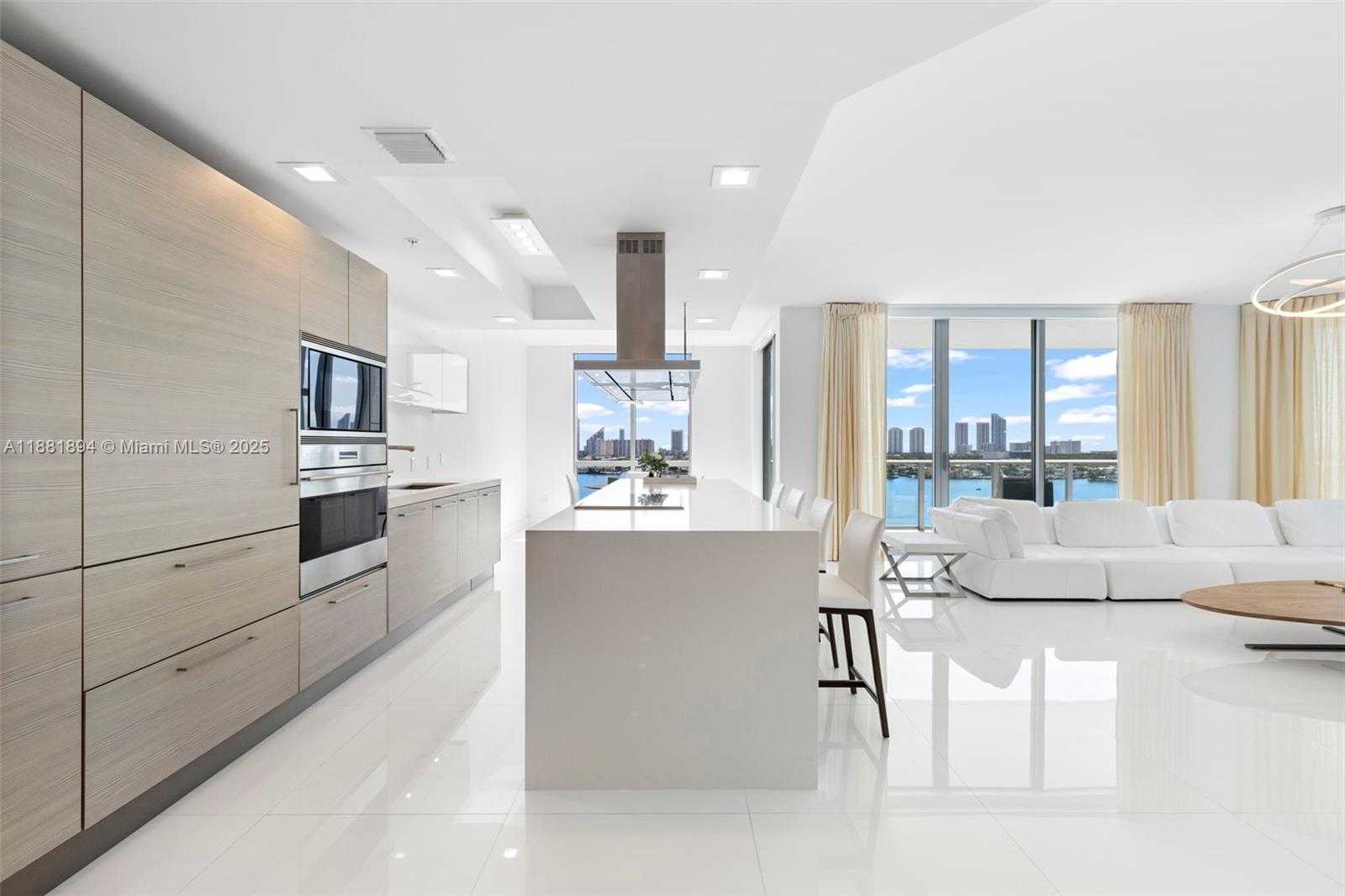 Small Image of 17111 BISCAYNE BLVD #1110, North Miami Beach Number 9