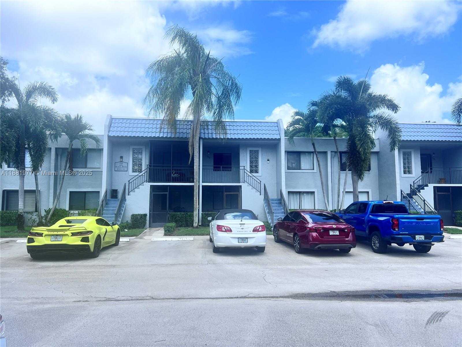 Small Image of 16531 BLATT BLVD #103, Weston Number 2