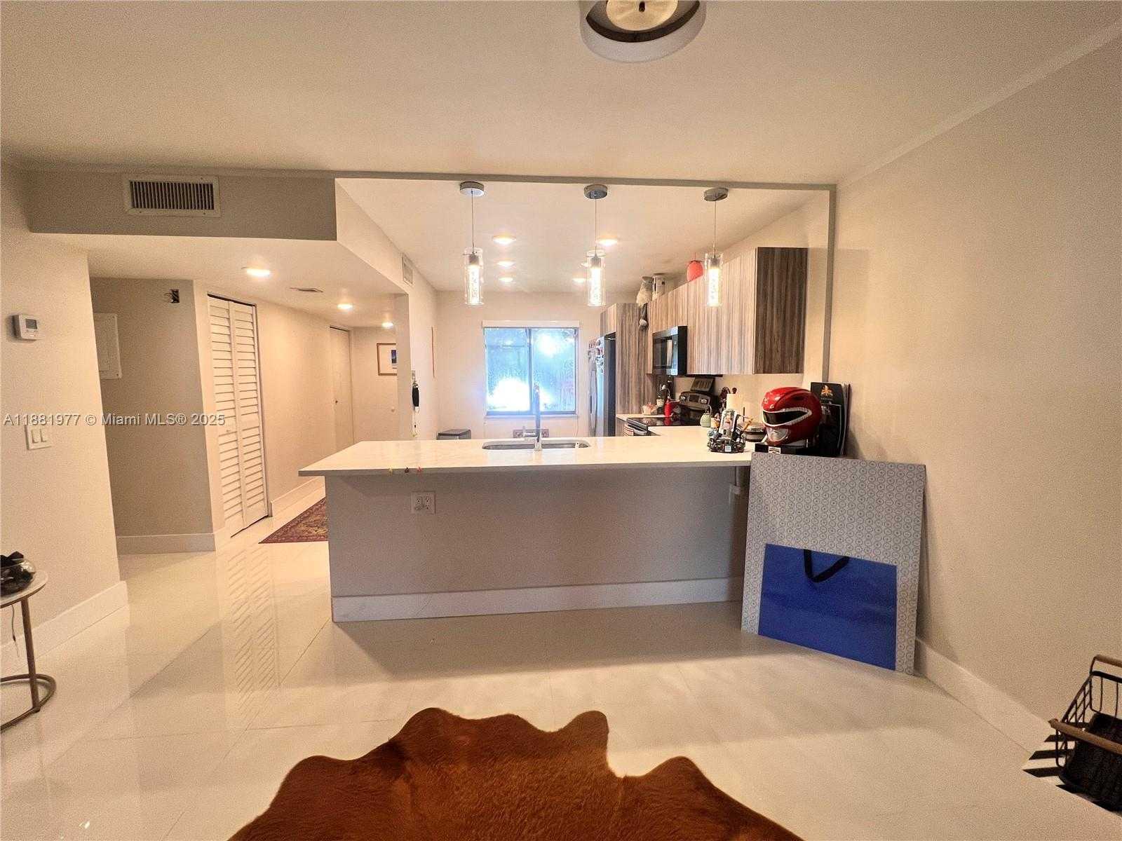 Small Image of 16531 BLATT BLVD #103, Weston Number 5