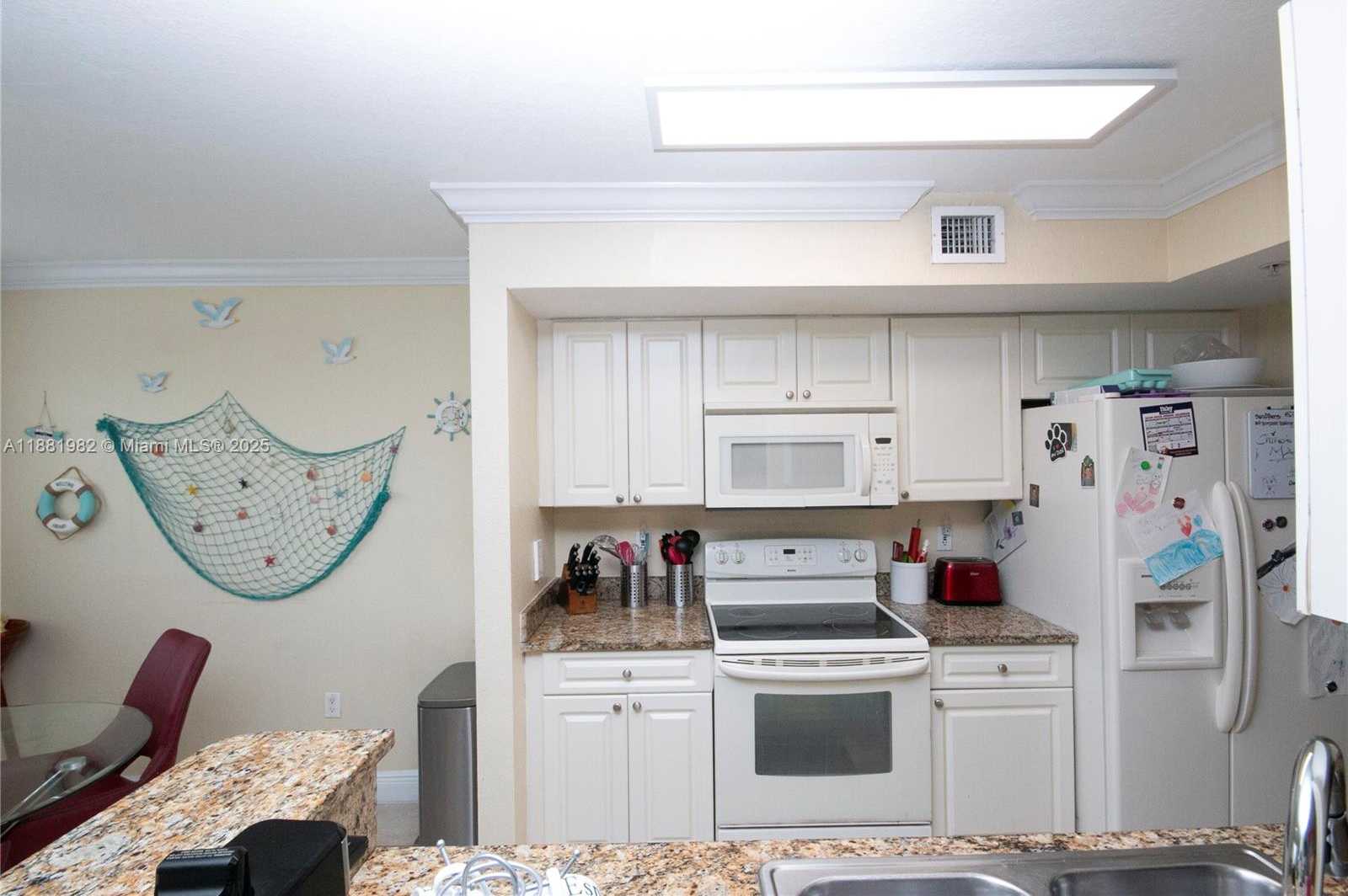Small Image of 21100 SOUTH WEST 87TH AVE #204, Cutler Bay Number 5