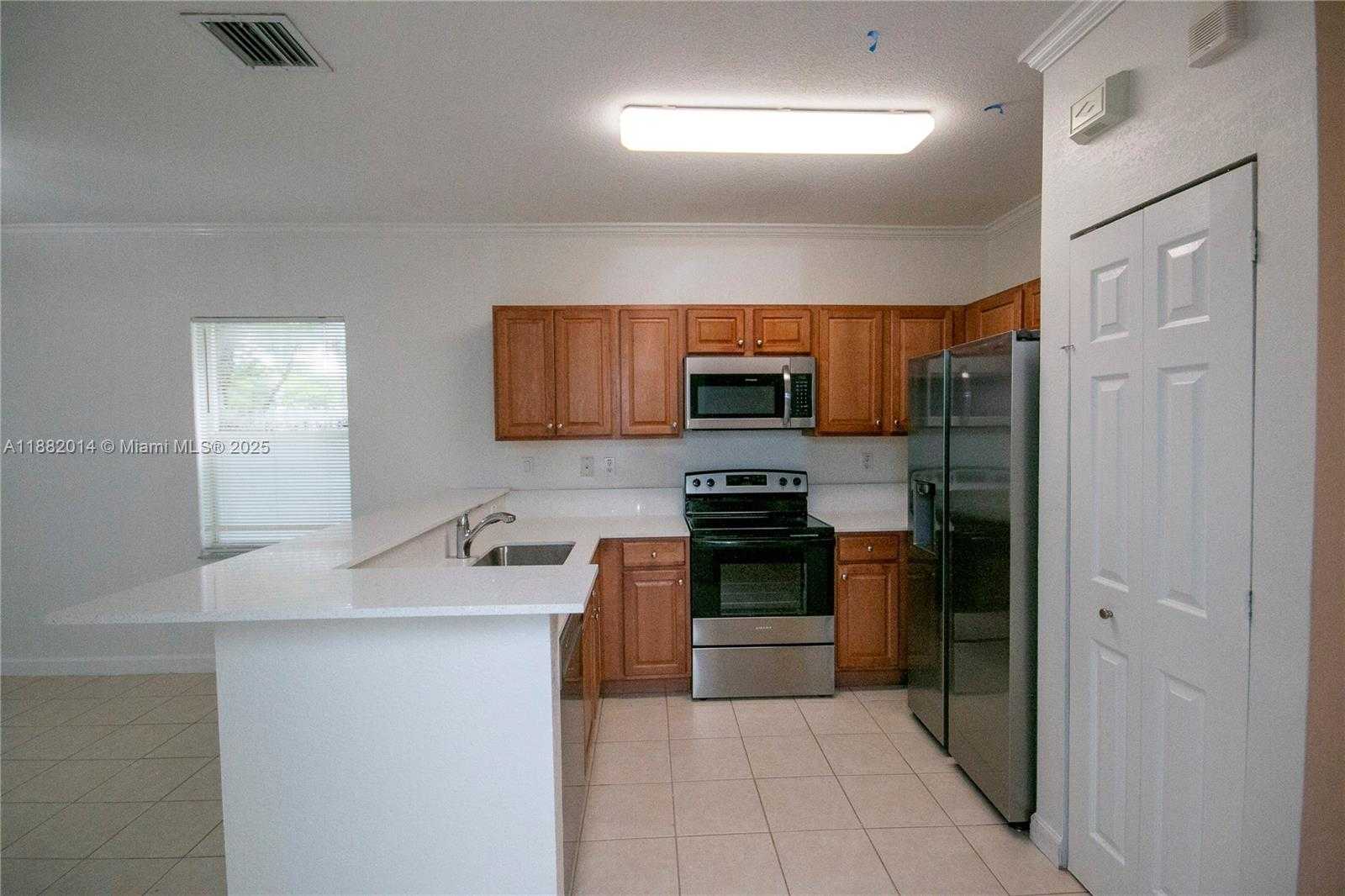 Small Image of 22072 SOUTH WEST 93RD PL, Cutler Bay Number 14