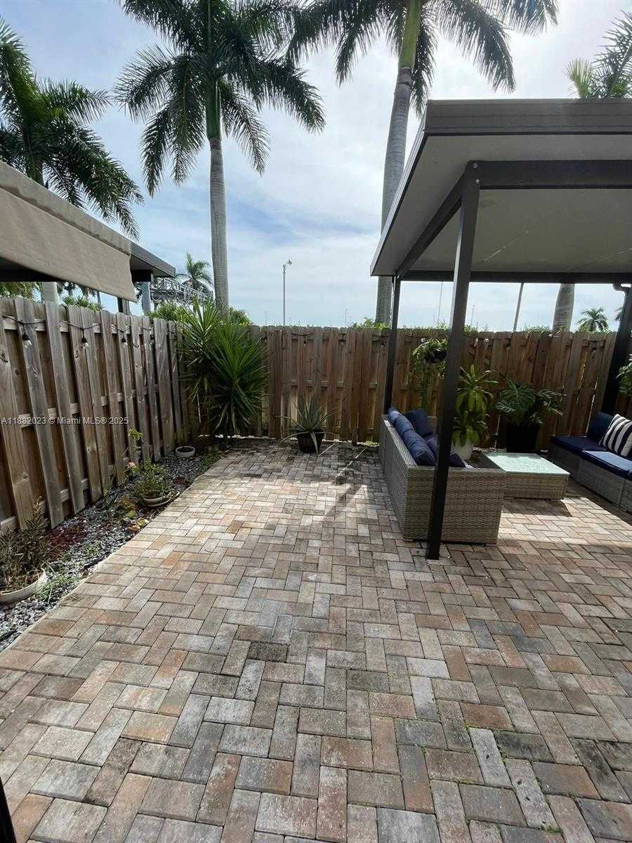 Small Image of 11374 SOUTH WEST 254TH TER, Homestead Number 27
