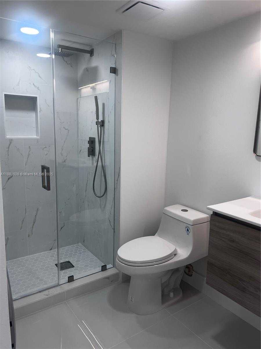Small Image of 16168 LAUREL DR #101, Weston Number 11