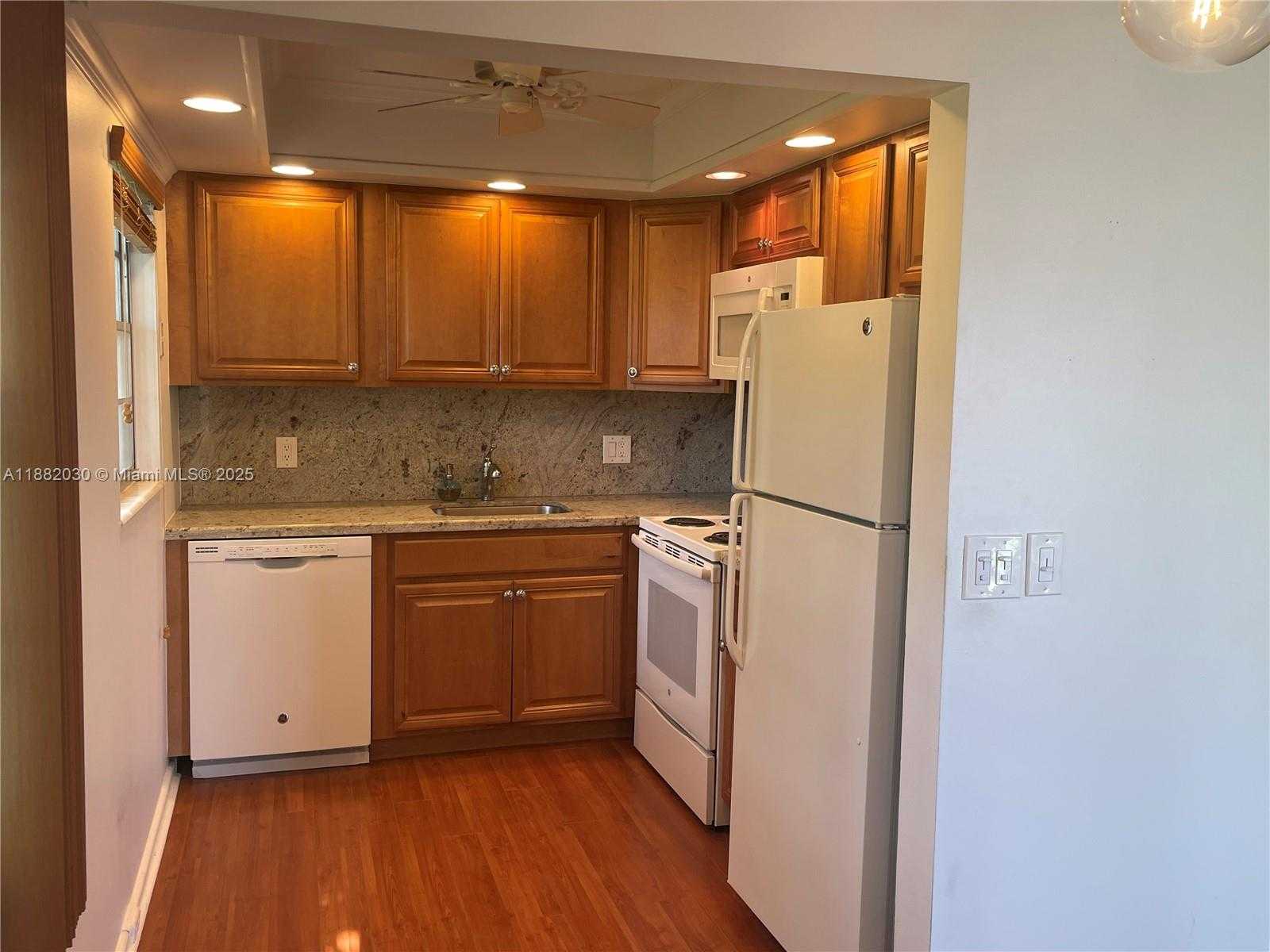 Small Image of 36 ISLEWOOD B #36, Deerfield Beach Number 3