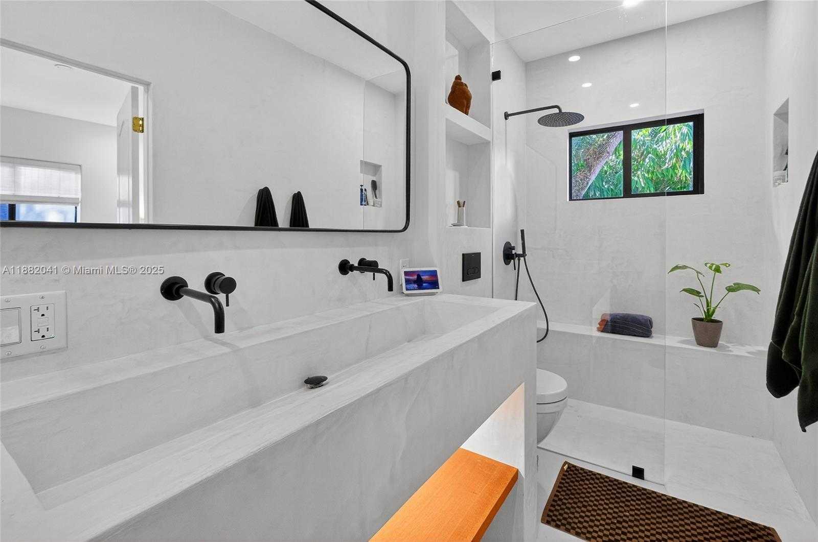Small Image of 2972 SHIPPING AVE #2972, Miami Number 11
