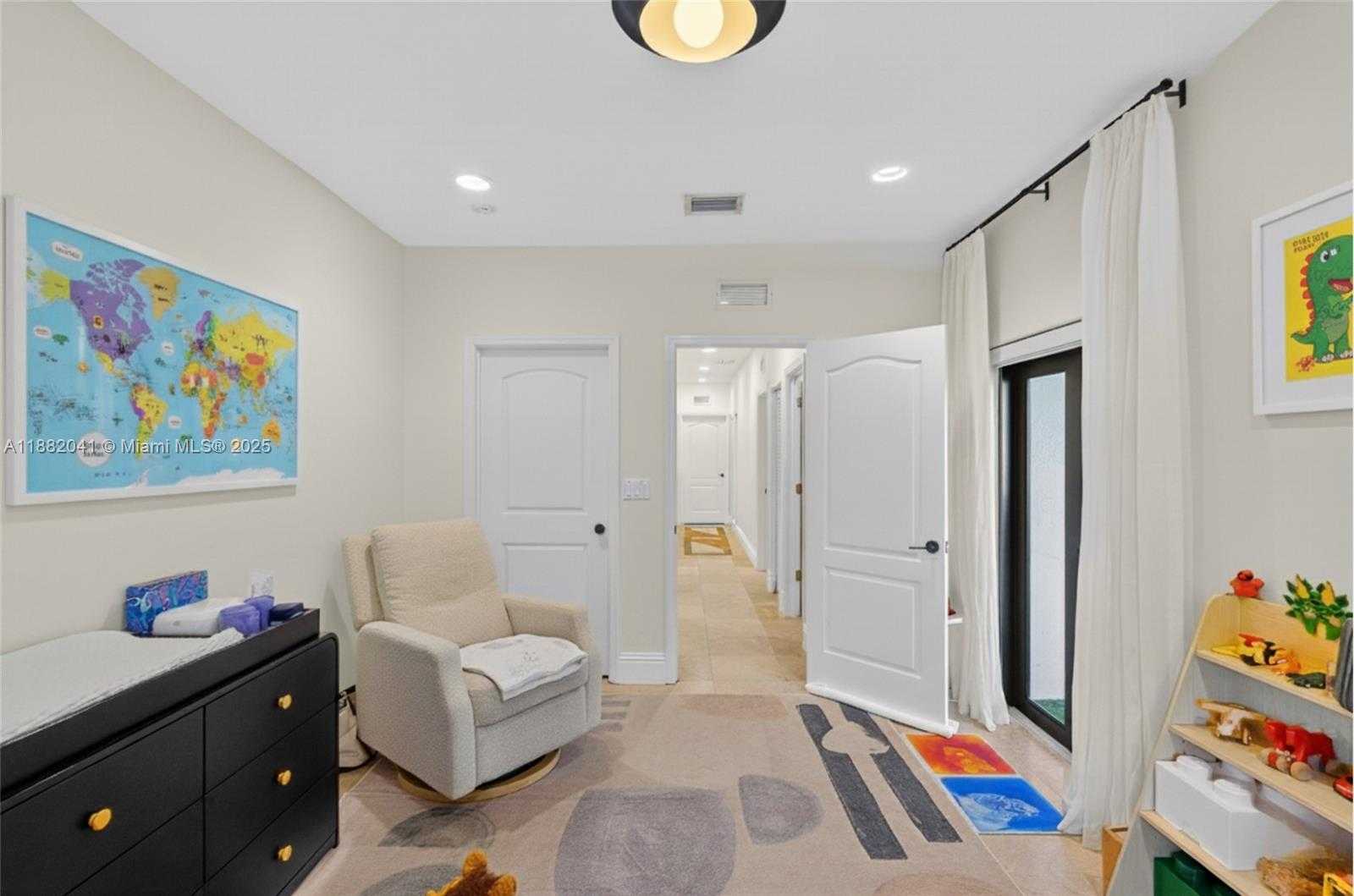 Small Image of 2972 SHIPPING AVE #2972, Miami Number 13