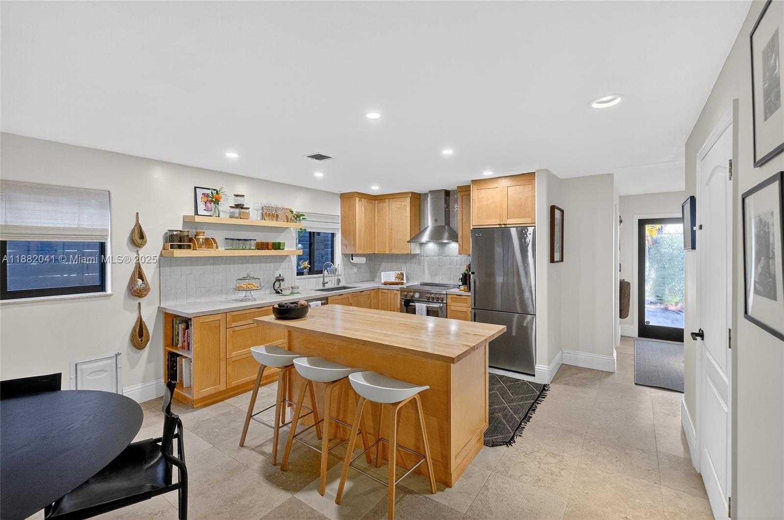 Small Image of 2972 SHIPPING AVE #2972, Miami Number 3