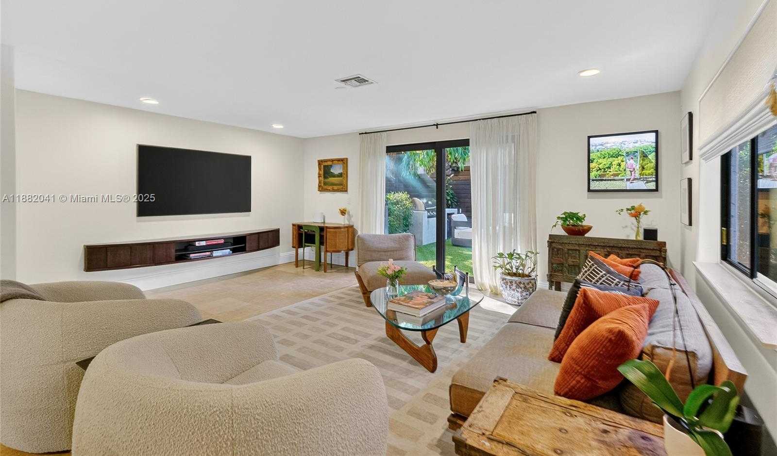 Small Image of 2972 SHIPPING AVE #2972, Miami Number 6