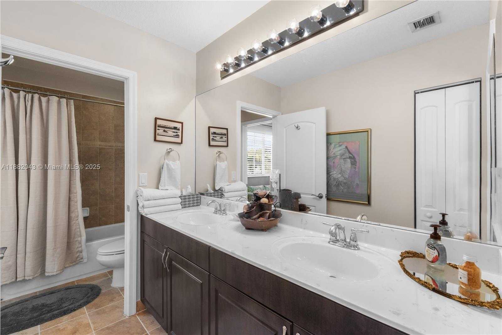 Small Image of 7702 PADDOCK PL #7702, Davie Number 18