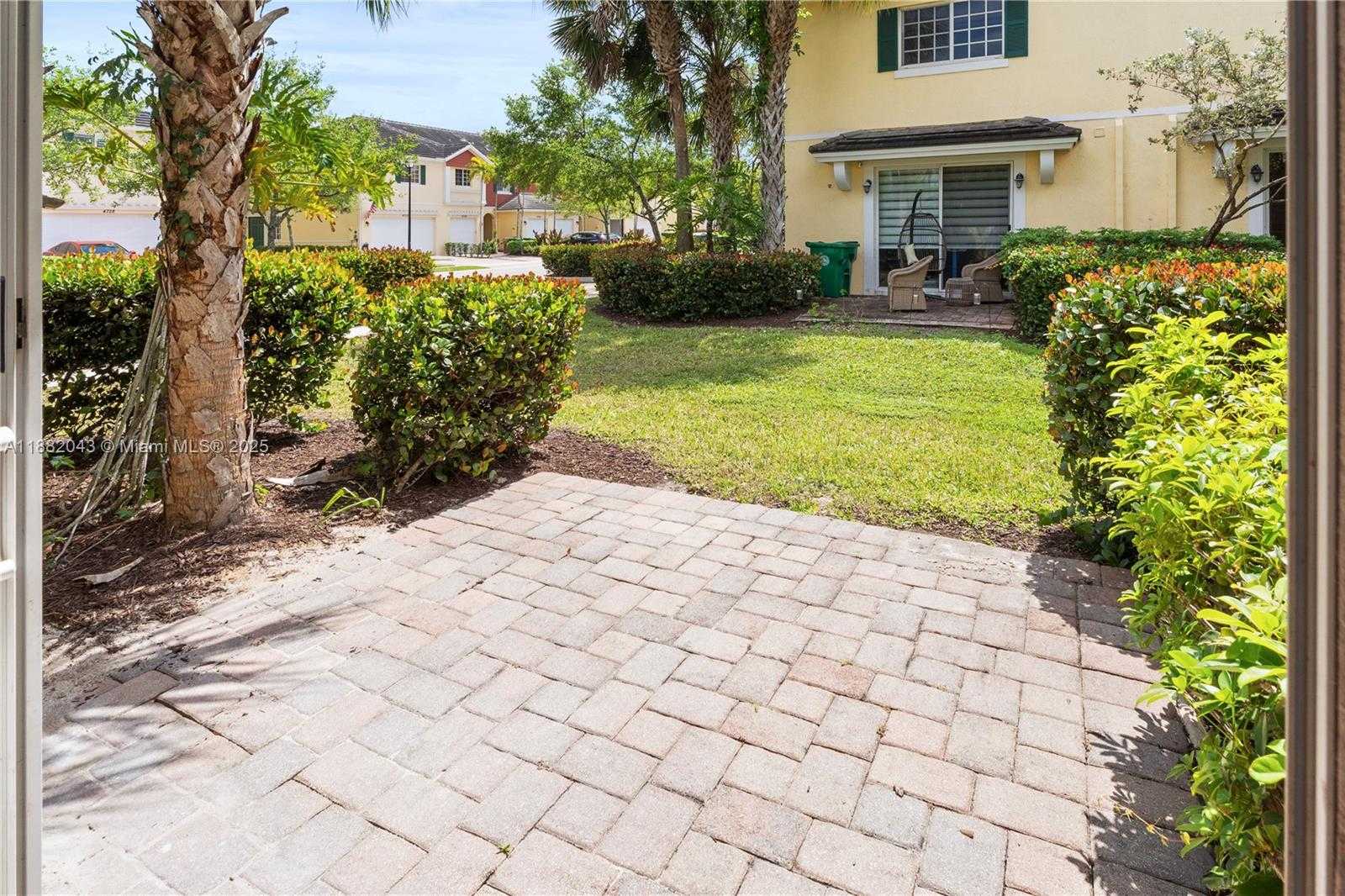Small Image of 7702 PADDOCK PL #7702, Davie Number 22