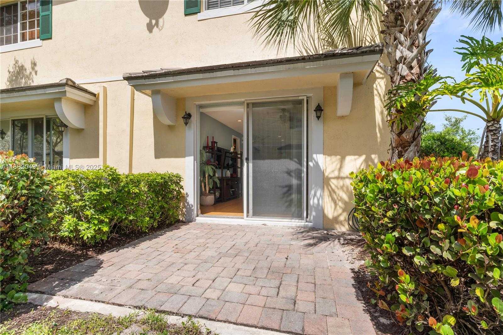 Small Image of 7702 PADDOCK PL #7702, Davie Number 23