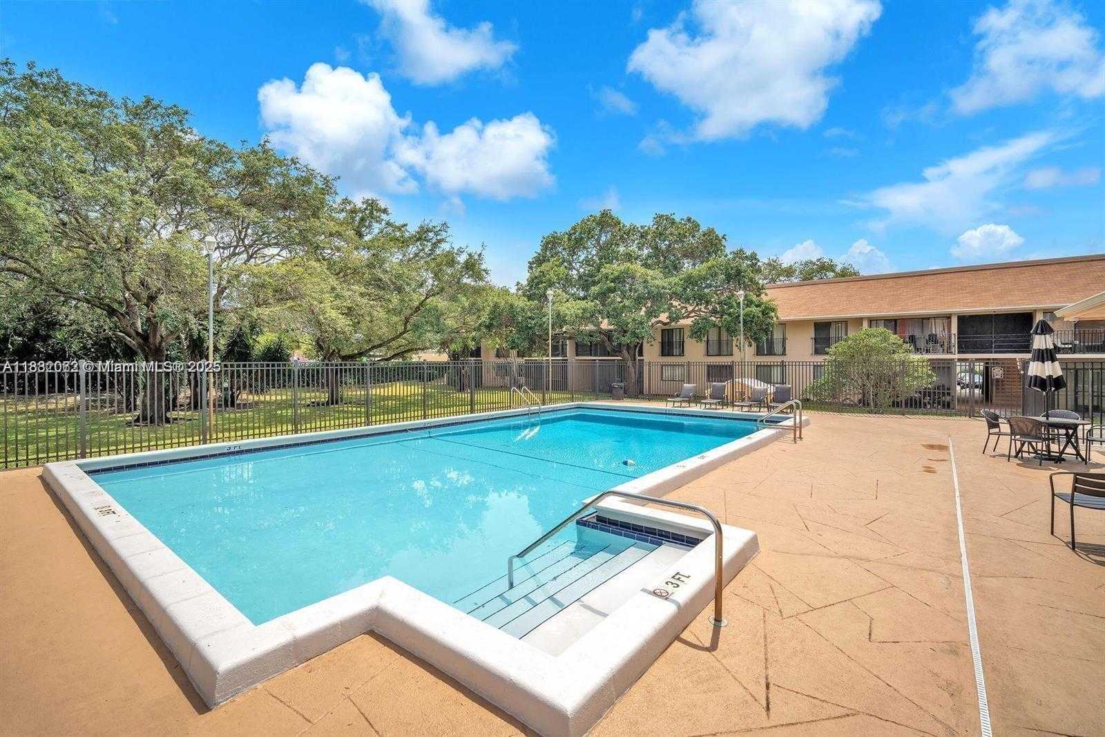 Small Image of 5855 WASHINGTON ST #92, Hollywood Number 10