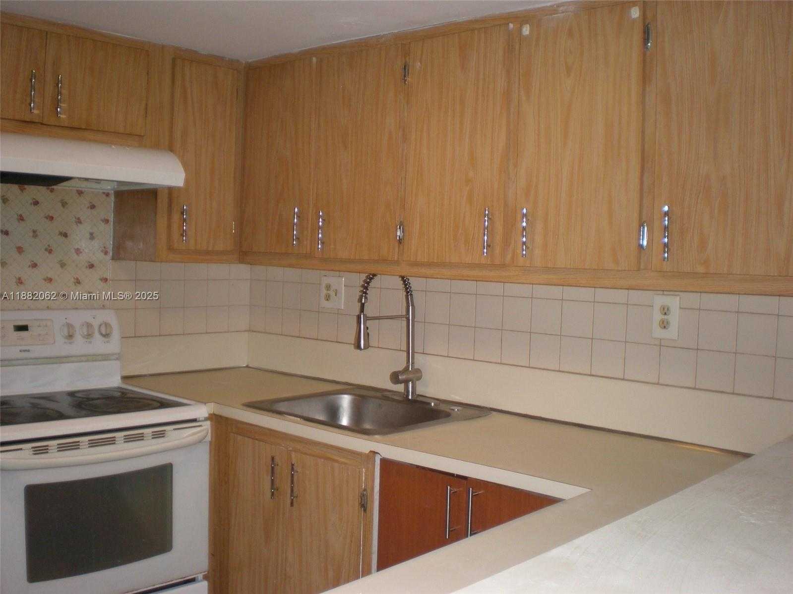 Small Image of 5855 WASHINGTON ST #92, Hollywood Number 3