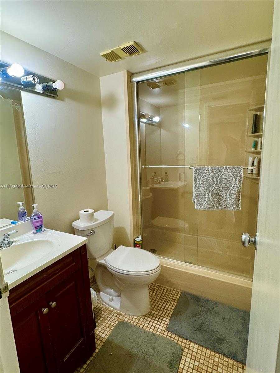 Small Image of 2401 COLLINS AVE #611, Miami Beach Number 11