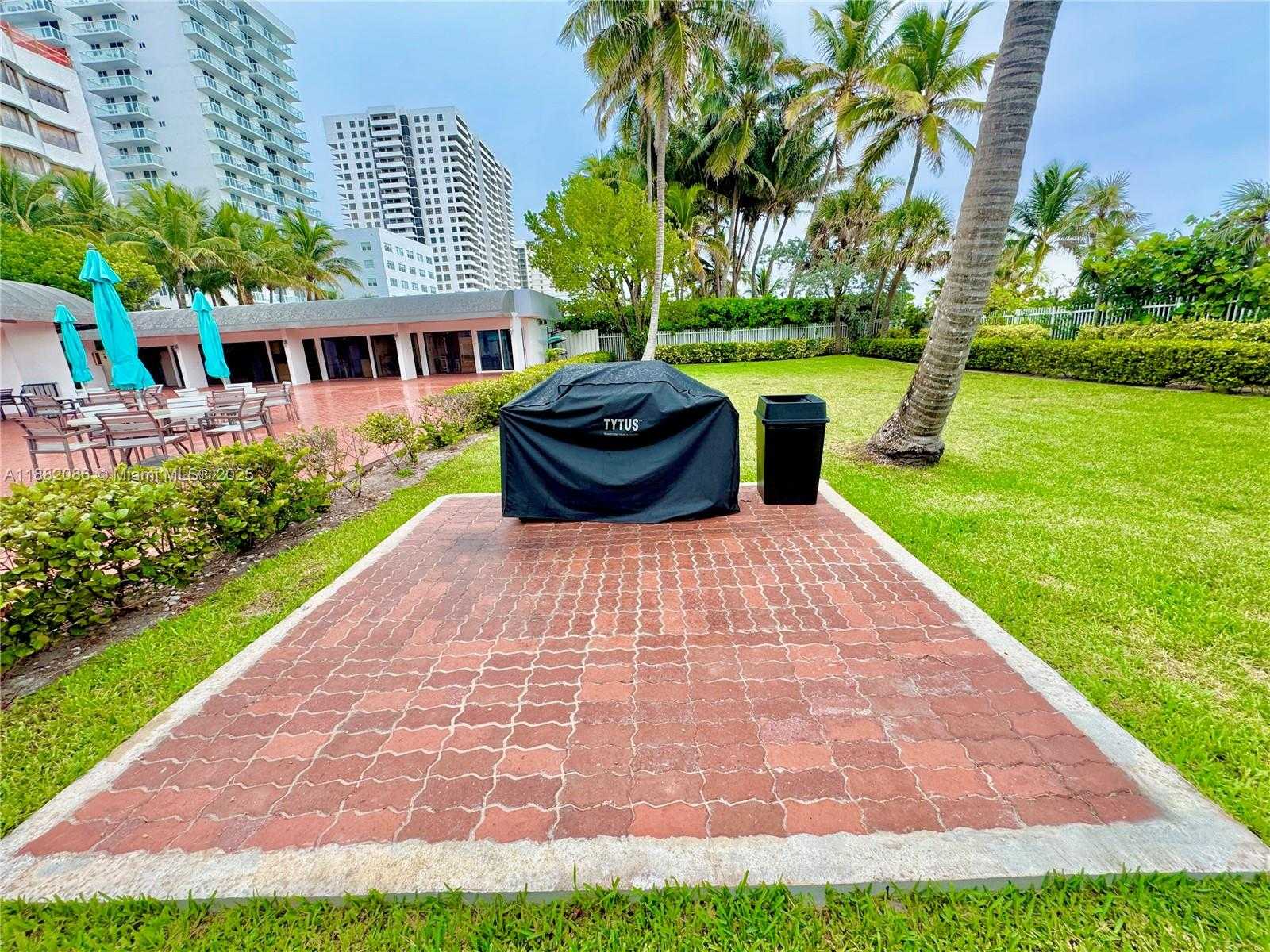 Small Image of 2401 COLLINS AVE #611, Miami Beach Number 68