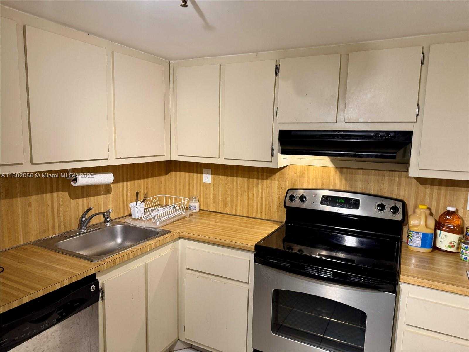 Small Image of 2401 COLLINS AVE #611, Miami Beach Number 7