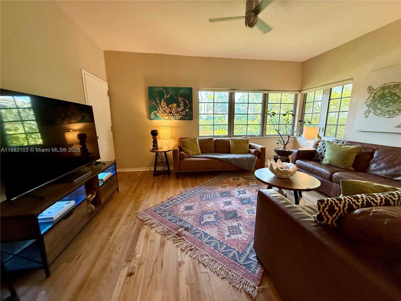 Small Image of 1600 MICHIGAN AVE #1, Miami Beach Number 2
